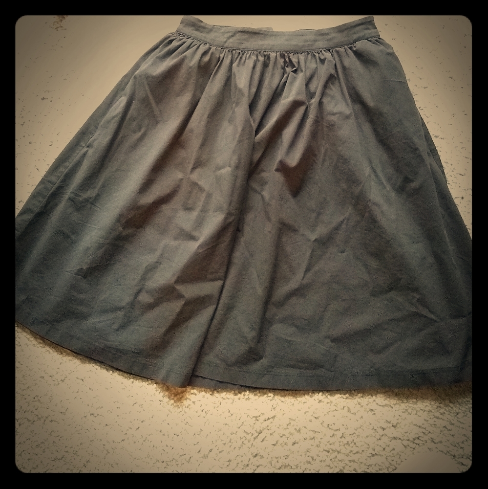 ♥️LAST CALL‼️Black knee length skirt with pockets!